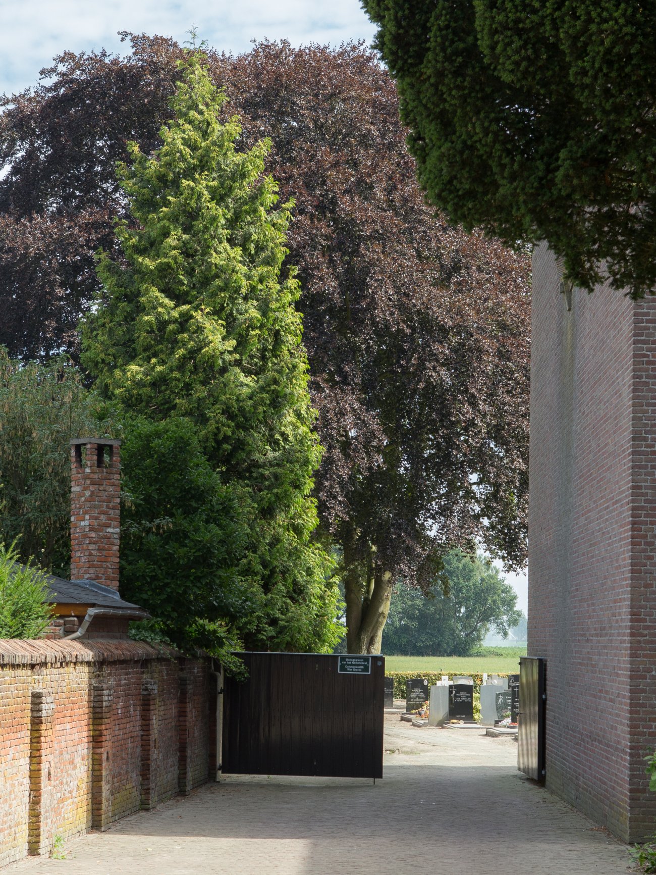Baarle Nassau roman catholic churchyard