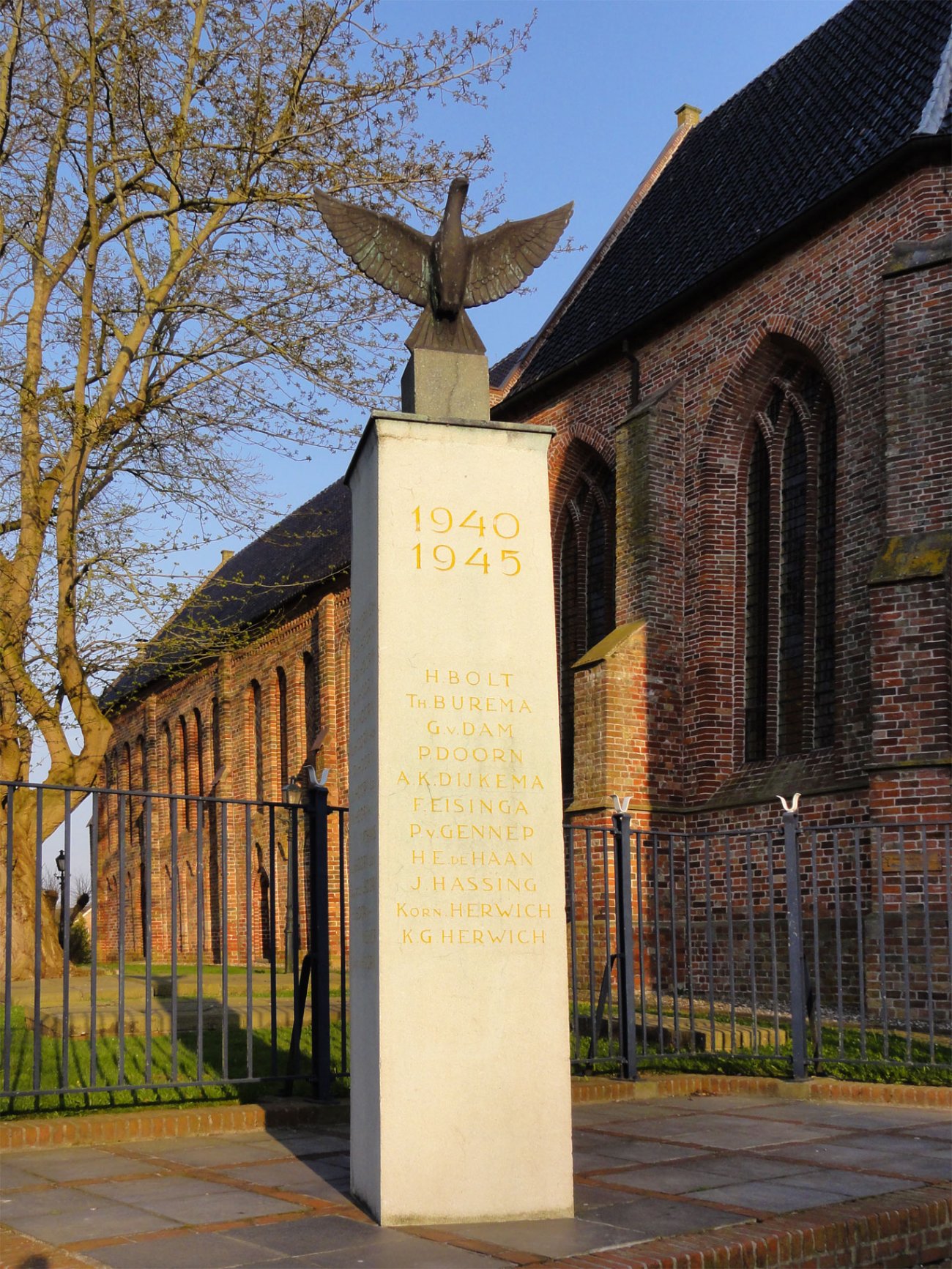 war-memorial-tzandt