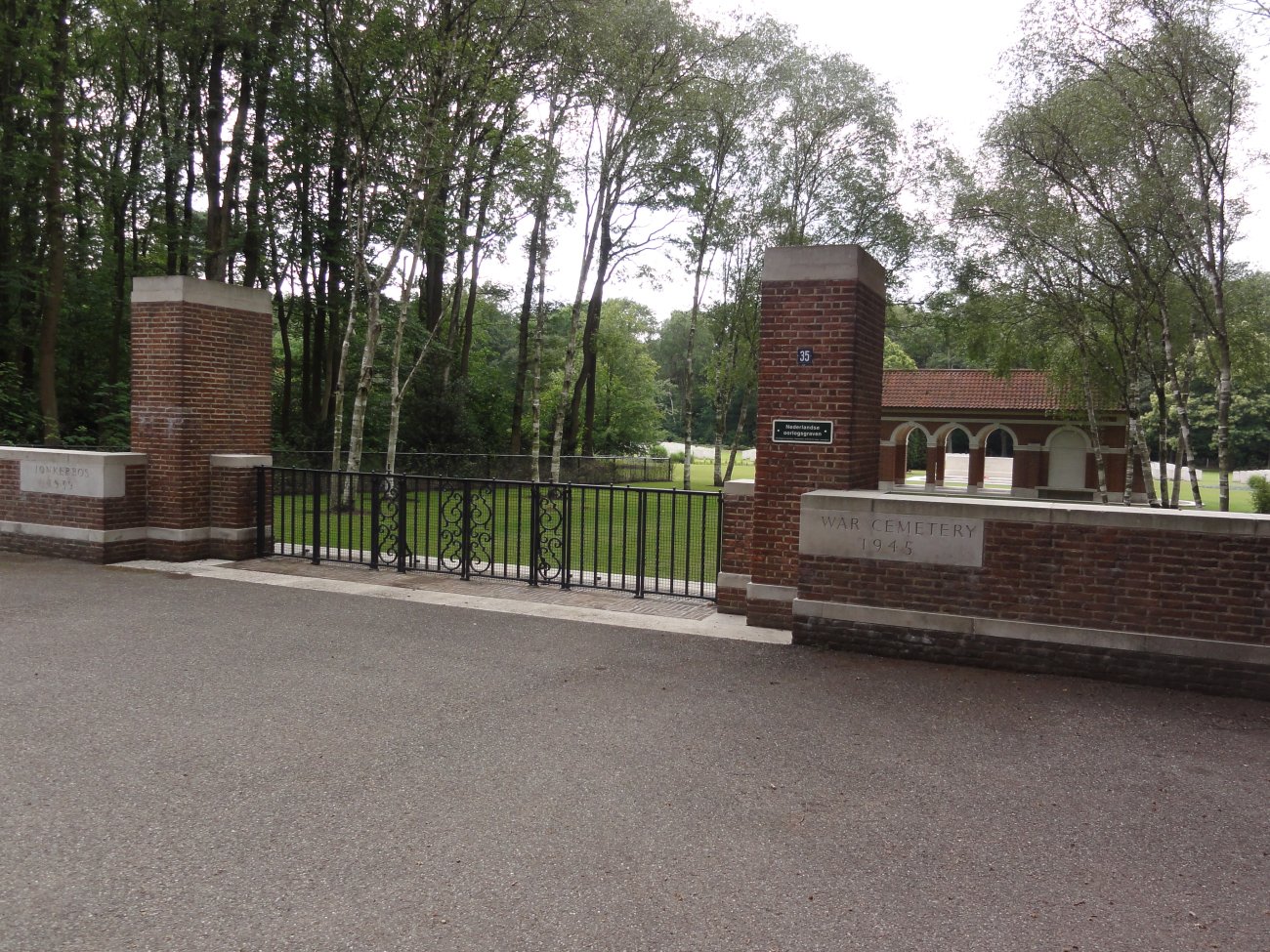 jonkerbos-war-cemetery-nijmegen-02